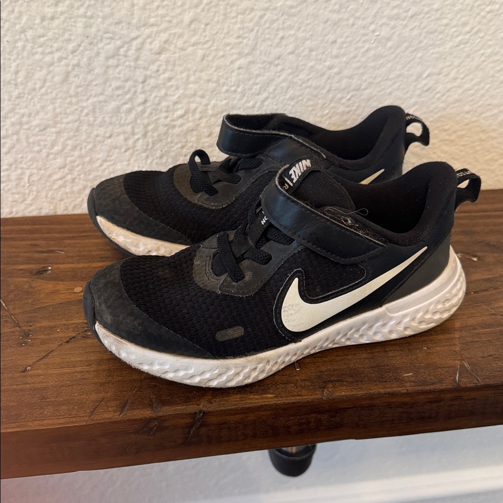 Nike Black and White Kids revolution Running Shoes